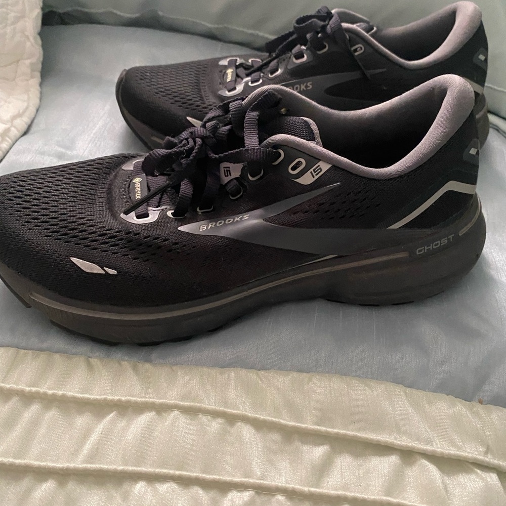 Brooks Men's Black and Gray Athletic Shoes